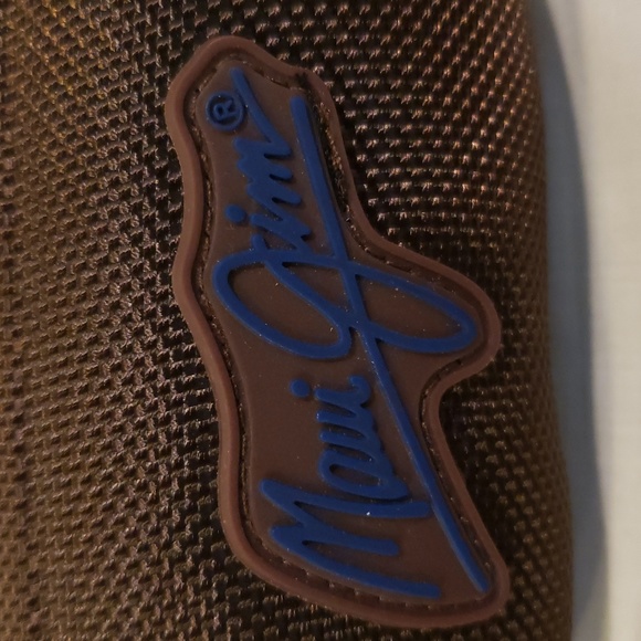 Maui Jim Sunglass Zipped Hardshell Case with attached Clip- Brown & Blue Label - Picture 2 of 4
